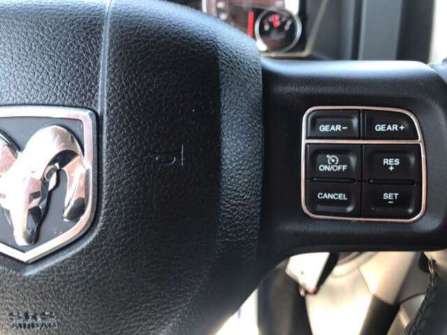 2015 RAM Ram Pickup 1500 4x4 SLT 4dr Crew Cab 5.5 ft. SB Pickup